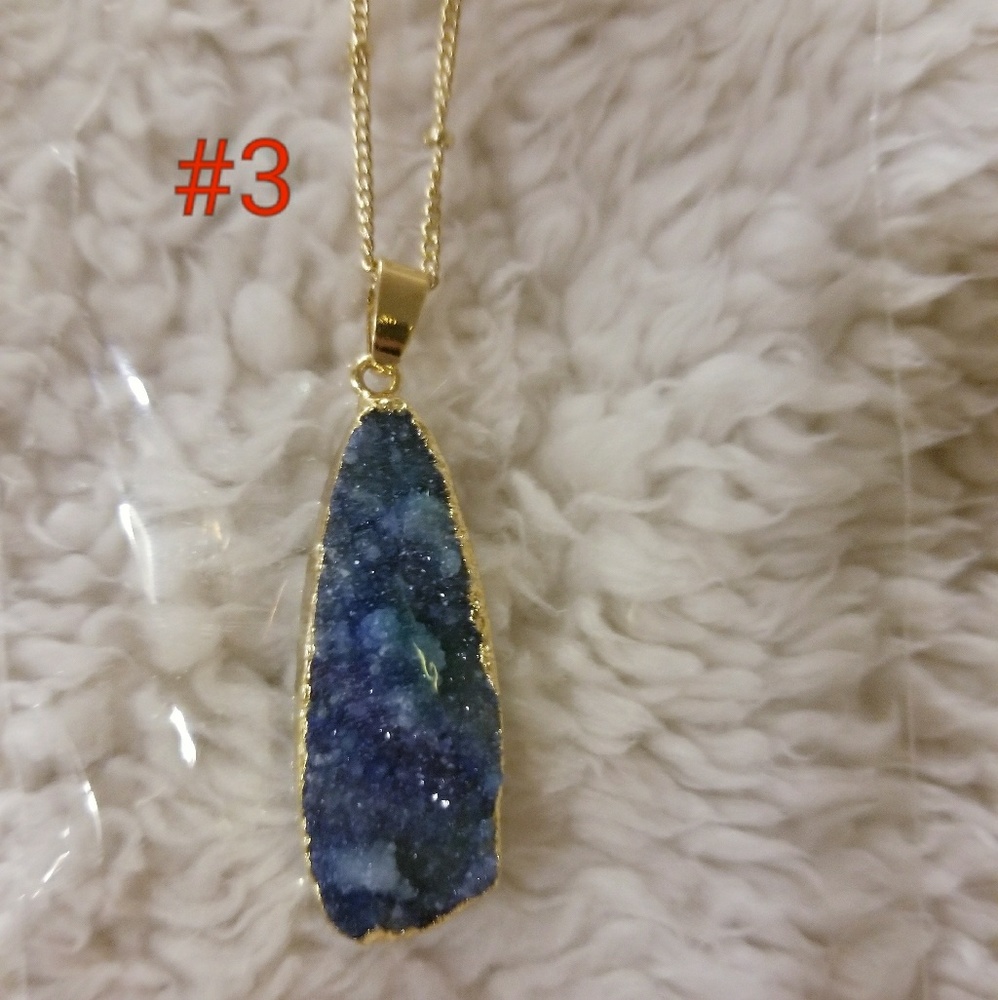 🎉HPx2🎉Gorgeous Gold Druzy Fashion Necklace - Picture 5 of 8